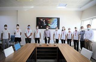 Müdür Keleş sporcularla bir araya geldi