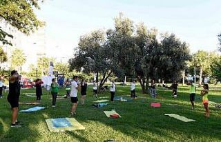 Muratpaşa’da gün batımında spor
