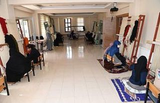 Muş Belediyesinden halı dokuma kursu