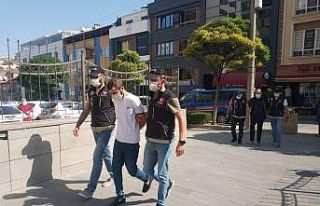 Narkotik şube aracına çarparak kaçan uyuşturucu...
