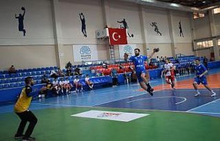 Nilüfer hentbolda da lige galibiyetle başladı