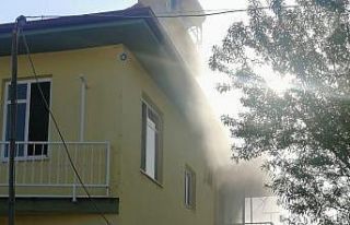 Ocakta unutulan yemek, mutfağı yaktı