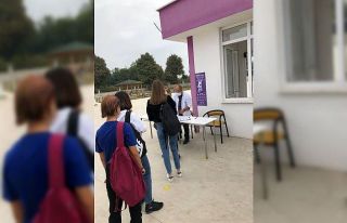 Öğrencilerin ateşi ölçülüyor servis araçları...