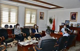 Okul öncesi ve temel eğitim müdürleri ile bir...