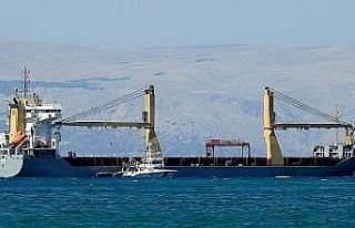 Ölümden kurtarılan 157 göçmen Çeşme’ye getirildi