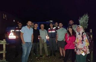 Ormanlık alanda kaybolan iki kadını Off-Road ekibi...