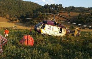 Osmaniye’deki yangına müdahale eden helikopter...