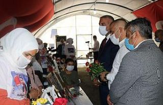 Osmanlı Ocaklarından evlat nöbetindeki ailelere...