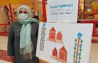 Otizmli mülteci çocuklar için resim sergisi