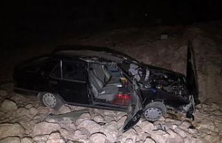 Otomobil 6 metre yükseklikten uçtu: 5 yaralı