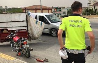 Otomobil kaza sonrası kaçtı