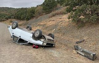 Otomobil köy yolunda devrildi: 1 ölü, 1 yaralı