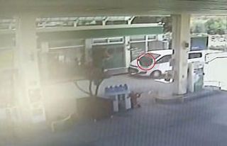 Otomobil lastiği akaryakıt istasyonuna fırladı