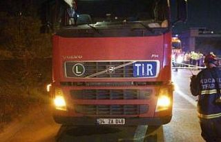 Otomobil tıra arkadan çarptı: 1 ölü