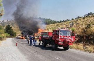 Otomobilde çıkan yangın makilik alana sıçradı