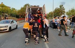 Otomobilin çarptığı motosiklet sürücüsü yaralandı