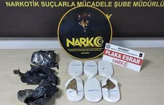 Otomobilin tavanında plaka esrar ele geçirildi