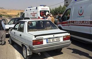 Otomobiller çarpıştı: 4 Yaralı