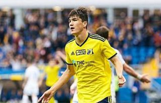 Özbek golcü Eldor Şomurodov, İtalyan ekibi Genoa’ya...