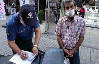 (Özel) 72 yaşındaki yaşlı kadın maske takmayanlar...