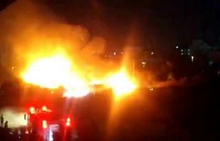 (Özel) Ataşehir’de elektrik kabloları yangına...