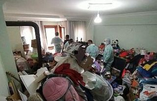 (Özel) Atmaya kıyamadı, 10 kamyon eşya biriktirdi