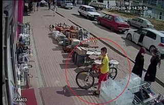 (Özel) Kendi bisikletini bırakıp başka bisikleti...