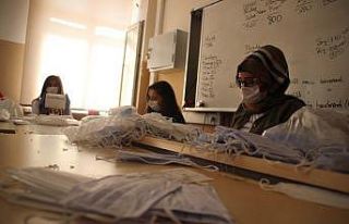 (Özel) Maske fabrikası gibi okul