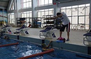 Özel sporcular engellere kulaç atıyor