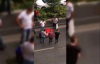 (Özel) Su satan çocuğa araba çarptı, vatandaşlar...