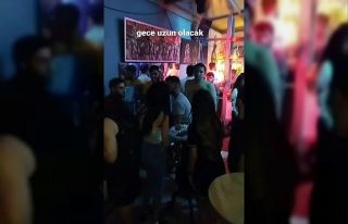 (Özel) Taksim’de salgına rağmen açılan gece...