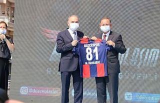 Özhaseki’ye Düzcespor forması hediye edildi