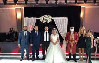 Özkan Gözütok dünya evine girdi