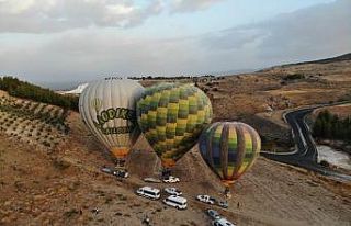 Pamukkale’de balon uçuşlarına Rus turistlerden...