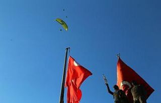 Paraşütlü evlilik teklifi