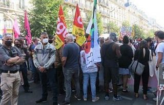 Paris’te hükümetin emekli maaşlarından kesinti...