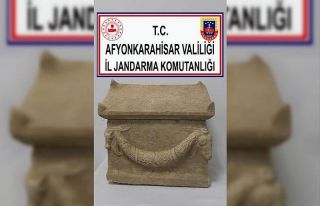 Park halindeki aracın bagajından lahit çıktı