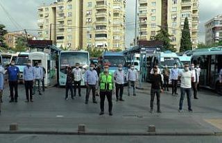 Pendikli minibüsçülerden sağlık çalışanları...