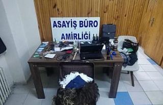Peruk dahil her şeyi çalan 3 hırsızdan biri tutuklandı