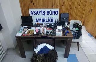 Peruk dahil her şeyi çalan hırsızlar yakayı ele...