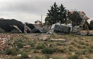 Polatlı’da kum fırtınası sonrası hasar ortaya...