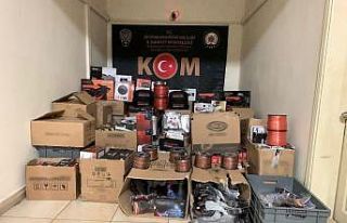 Polis binlerce adet gümrük kaçağı elektronik...