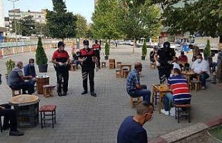 Polis sokak sokak gezerek korona virüs denetimi yaptı