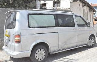 Rastgele açılan ateş park halindeki araca zarar...