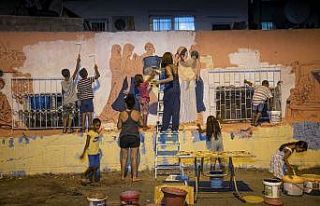 Romanların yıkık dökük duvarları sanatla hayat...