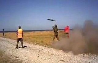 Rus yapımı roket askerin omzunda patladı