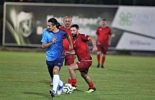 Sağlık çalışanları yeşil sahada hünerlerini...