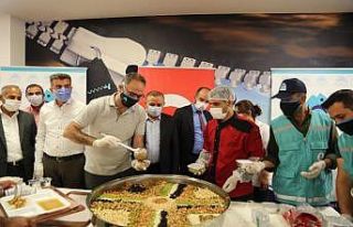 Sağlık çalışanlarına aşure ikramı
