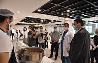 Sağlık çalışanlarına aşureler Osmangazi’den