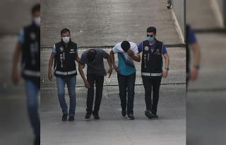 Sahte parayla cep telefonu satın alan iki zanlı...